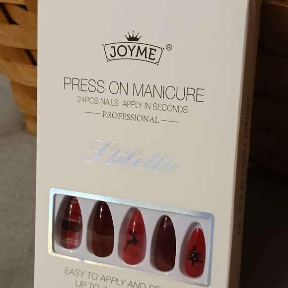 NWT!! 3 Sets of Christmas Press-On Nails - Picture 3 of 10